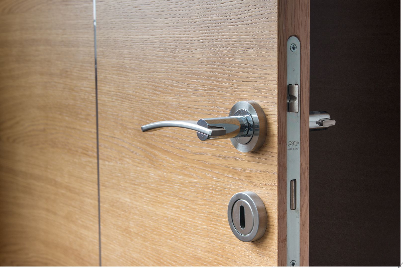 Como abrir portas sem chave de forma segura