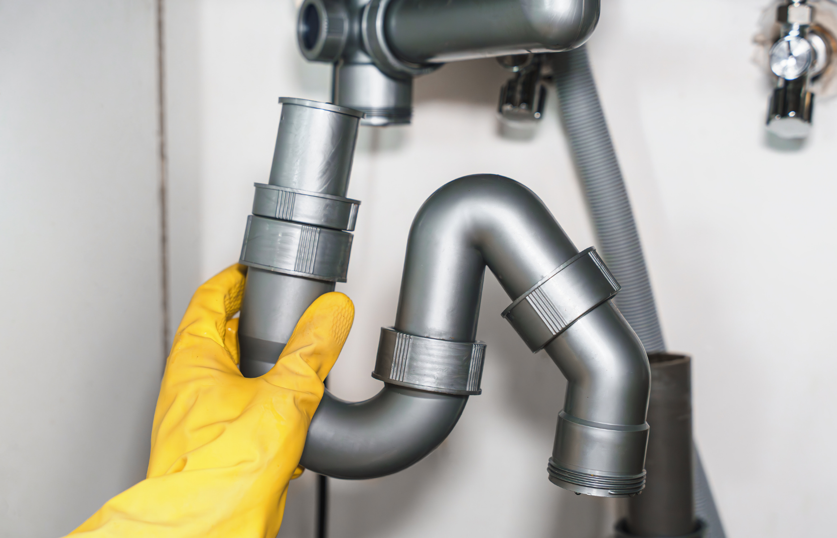 Como limpar sifao da pia entupida